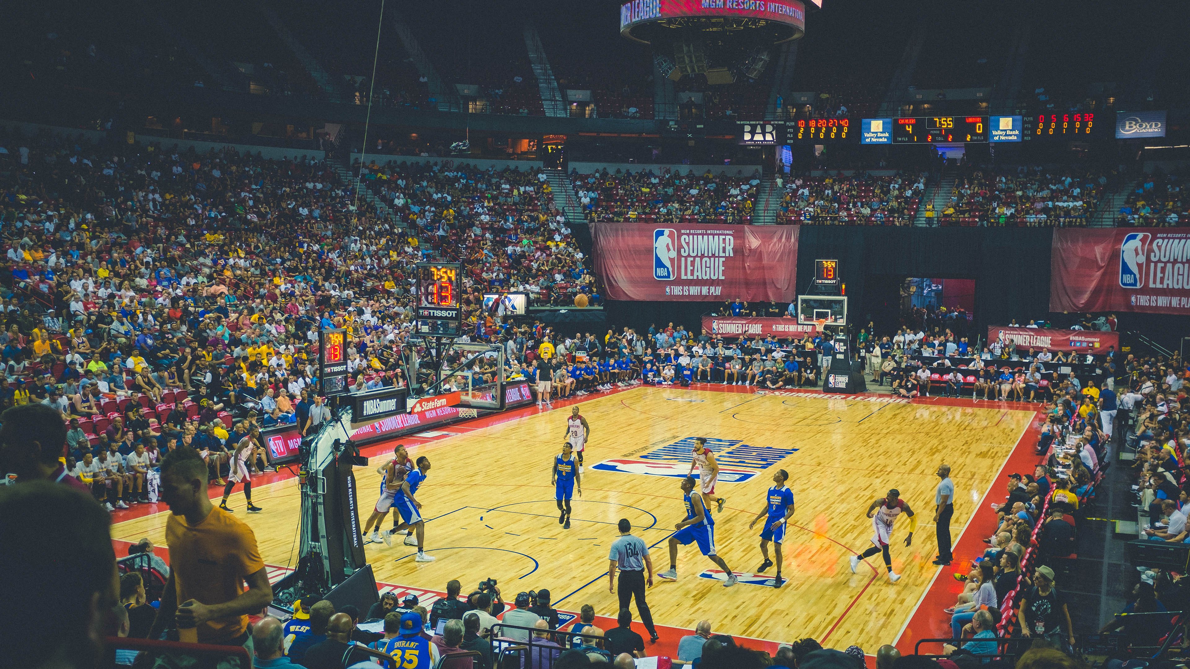 鹈鹕后场双星被称为球队攻防引擎，鹈鹕双塔阵容